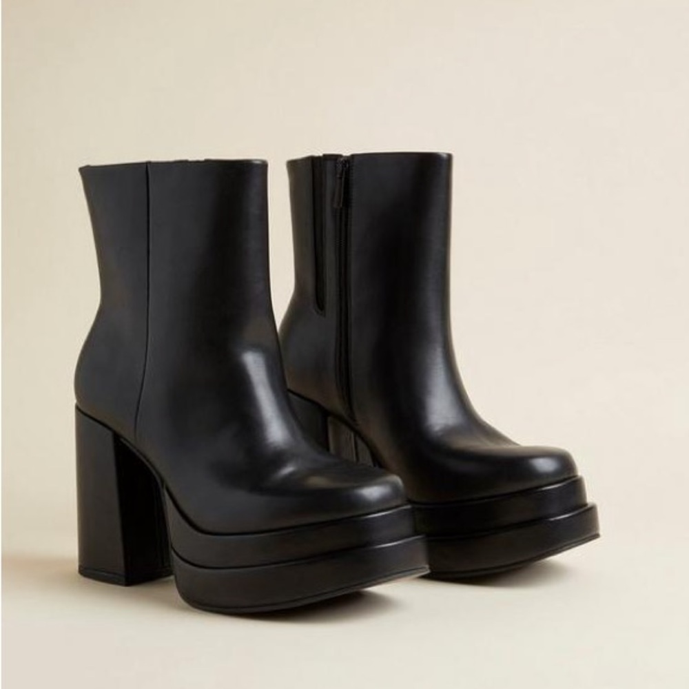Torrid Double Platform Heel Bootie with Zip Closure, NWT
